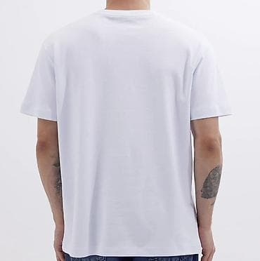 Kurtkalar: Ağ rəngli kişi T‑şörtü - Model: klassik qısaqol, dairəvi yaxa - Rəng — 1