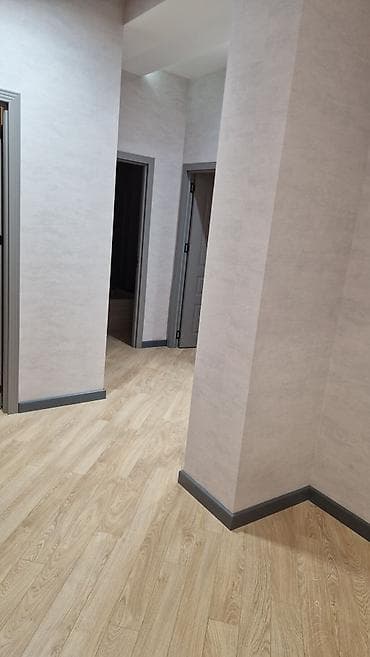 ev kiraye: MAKLER NARAHAT ETMƏSİN ! 28 may metro çıxışında 3 otaqlı. 2 balkon 2 — 3