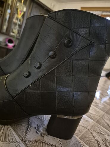 домашние женские тапочки из овчины: Ölçü: 37, rəng - Qara, Yeni — 4