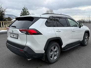 ucuz traktorlar: Toyota RAV4: 2 l | 2023 il Krossover — 2
