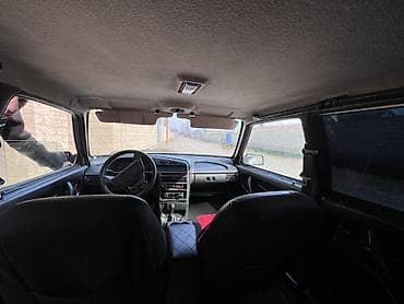 niva lada: LADA Samara (hatchback), ağ rəng. Xüsusiyyətlər: - Kuzov: 5 qapılı — 6