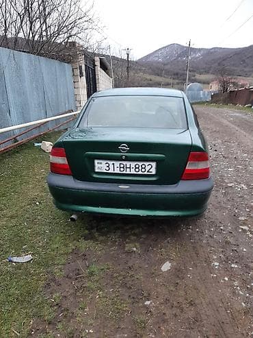 bmw 528 2012: Opel Vectra: 2 l | 1996 il 1111223265 km Sedan — 4