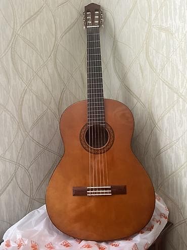 classi: Klassik gitara, Yamaha, İşlənmiş — 1