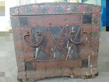 Qədimi cehiz sandığı. 19-cu əsrə (1800-cü illərin sonu) aid metal ilə — 4