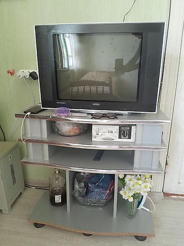 kitab refi: Orvica CRT televizor + təkərli TV stendi Məhsul təsviri: - Televizor — 1