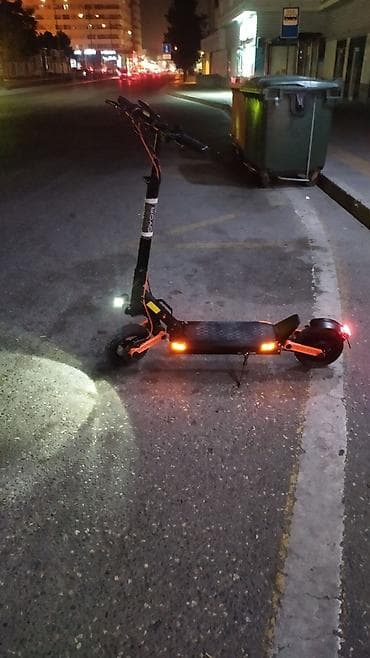 surron bike: Elektrik skuter – güclü off-road təkərlər və tam işıqlandırma sistemi — 1