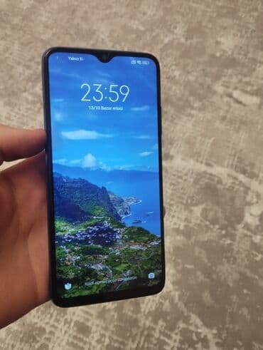 google pixel 6: Mavi korpuslu smartfon Xüsusiyyətlər və dizayn: - Ekran: damla — 1