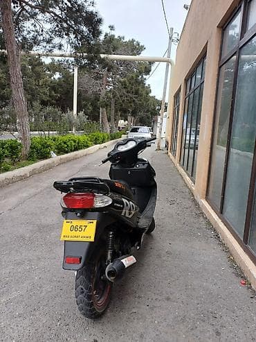 mopedlər m50: Moped Merdekandadir 2000 probeq problemləri var cüzi qiymətdən çıxılıb — 3