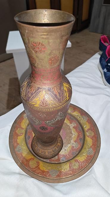 Vazalar: Bir vaza, Metal — 4