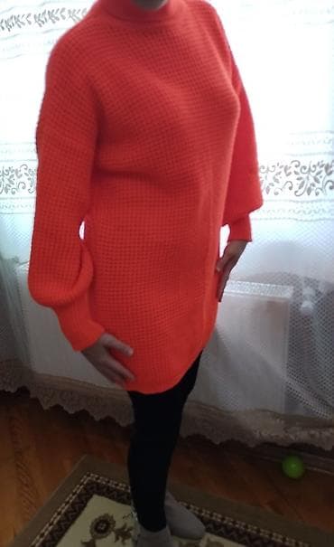 свитер: Parlaq narıncı rəngdə, yüksək boğazlı, toxunma sviter-tunik. Geniş — 2