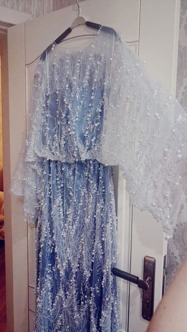 nişan paltarları: Xüsusi dərzi ilə işlənilib, hazırlanıb. cəmi 1 dəfə geyinilib, 600 AZN — 3