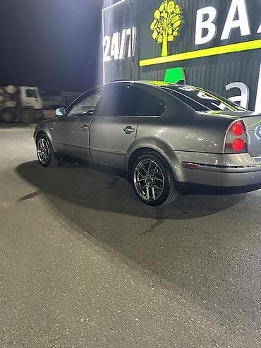 mercedes benz c class 2000: Volkswagen Passat: 1.8 l | 2002 il Sedan — 2