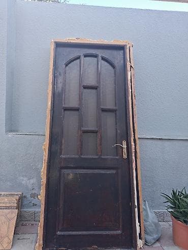 Taxta giriş/qapı dəsti - Material: massiv taxta (tünd rəngli), şüşə