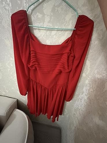 Qırmızı rəngli mini don - Stil: romantik/klasik siluet, yuxarı — 2