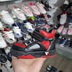 туфли новая не одевала не разу: Ölçü: 27/28 ✔️ . Qalın və su keçirməz material ✔️ — 2