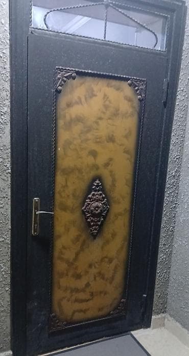 Metall giriş qapısı - Material: möhkəm metal konstruksiya, xarici lalafo.az -da Metall giriş qapısı - Material: möhkəm metal konstruksiya, xarici