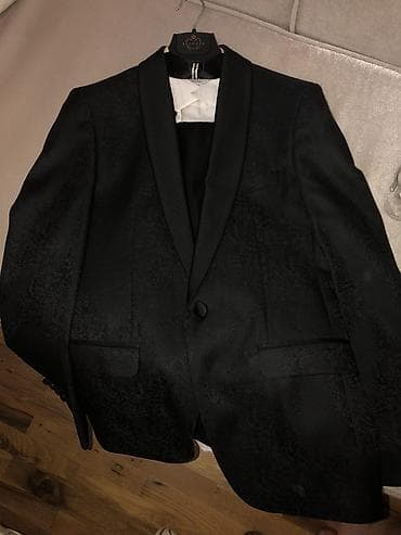 topdan paltar satisi: Italia. Bagozza firmasi. Yenidir, bir defe geyilib. S razmerdir — 3