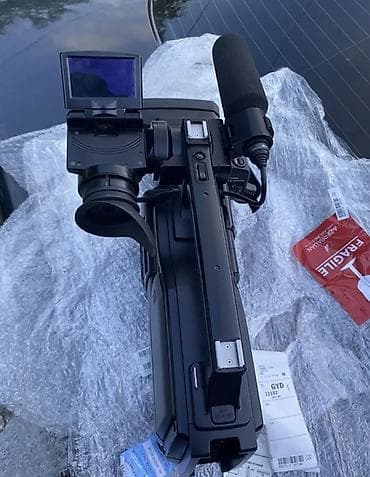 Sony HXR-MC1500 peşəkar videokamera Xüsusiyyətlər: - G seriyalı