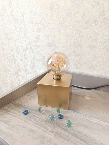 xoncaların qiyməti: Beton korpuslu, abstrakt dizaynlı masa lampası. Daxili işıqlandırma — 7