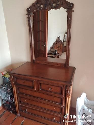 iwlenmiw dolablar: Taxtadan hazırlanmış oyma detallarla bəzədilmiş bu şkaf həm estetik — 3