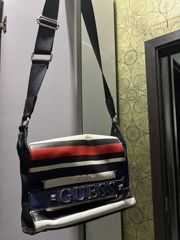 Eynəklər: Çiyin çantası, Guess — 2