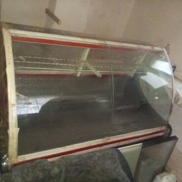 köhnə xaladenik: Mağaza vitrini – soyuduculu qəlyanaltı/ət-süd məhsulları vitrin — 1