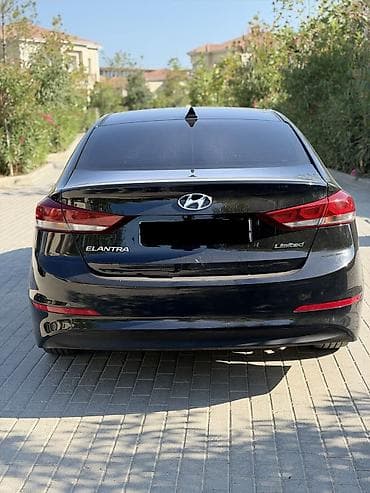 Hyundai Elantra: 2 l | 2017 il Sedan — 4
