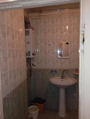 emircanda ev satisi: 2 otaqlı 3 otağa düzəldilmiş mənzil satılır. Bu yaxınlarda təmir — 7