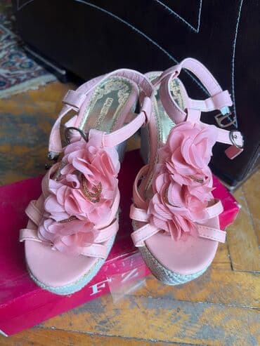 женские пляжные шлепанцы: Размер: 38, Б/у — 3