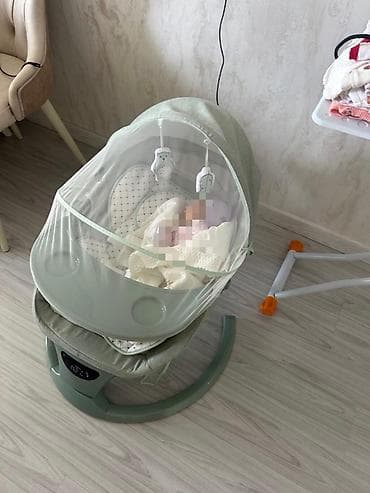 Oğlan və qız üçün, Yeni, Beşik, Yellənmə mexanizm ilə