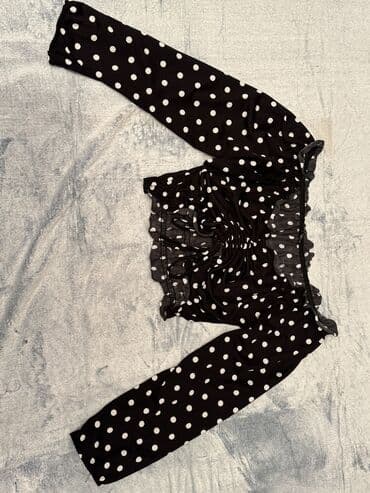 qadın koynekleri: Qara 1nci New yorkerındı 25azn. Xallı 5aazn. Qırmızı beş yorker 25azn — 1