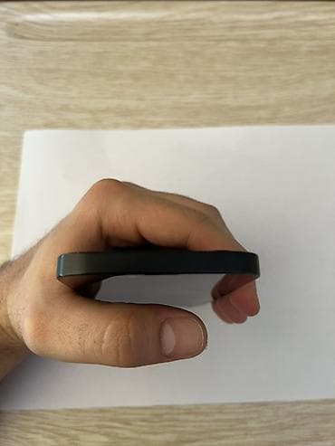 a 13 telefon: IPhone 16e, 128 GB, Qara, Zəmanət, Face ID — 4