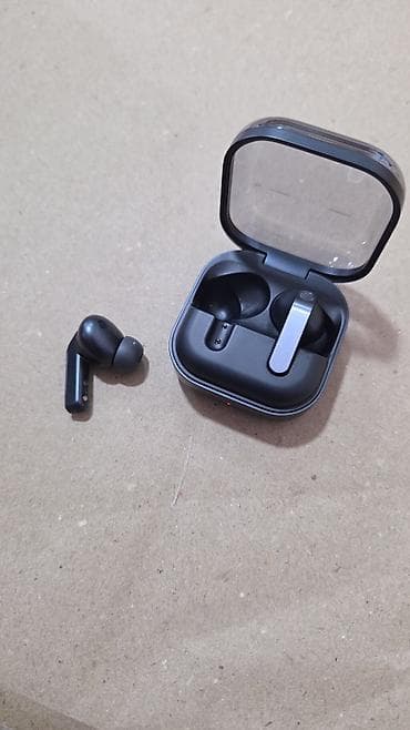 iphone 16 bakıda: Samsung Galaxy Buds4 Pro irsaddan telfon alarken hediye verilib — 2