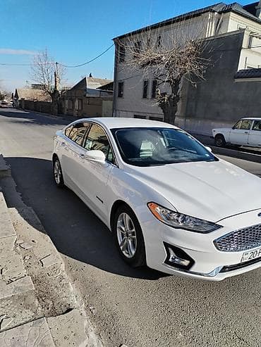 Ford Fusion Hybrid sedan - Rəng: Ağ - Kuzov: Sedan, 4 qapı - Güc