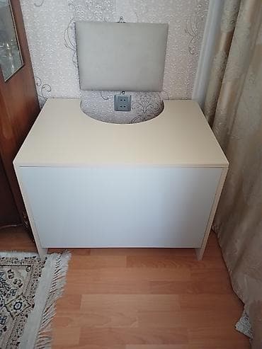 шкаф под стиральную машину в ванной: Ağ rəngli vanna otağı üçün asma tumba - Minimalist dizayn, düz xətli — 1