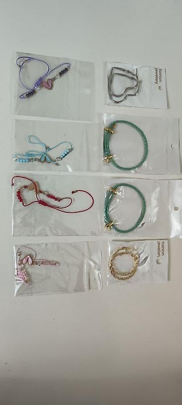 Aksessuar seti – sırğalar, bilərziklər, saç aksessuarları və bantlar