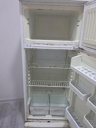 Техника и электроника: Б/у 2 двери Stinol Холодильник Продажа, цвет - Белый, С колесиками — 2