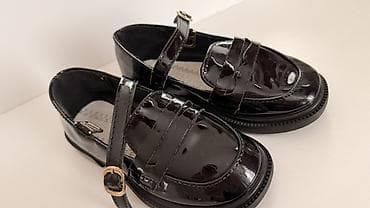 yay desdleri: İkisi birgə 10 manat. Qara təptəzə kimidir. Başmaqlar geyinilib — 3