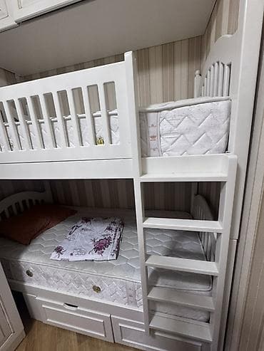 islenmis mebiler: Oğlan və qız üçün, İşlənmiş, Çarpayı, Matras ilə — 1