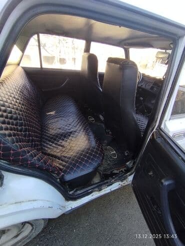 vaz 21 09: VAZ 2107, ağ rəngli sedan Texniki xüsusiyyətlər: - Ban növü: 4 qapılı — 8