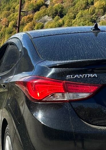 Hyundai Elantra sedan 2014 arxa stoplar ideal vəziyyətdə