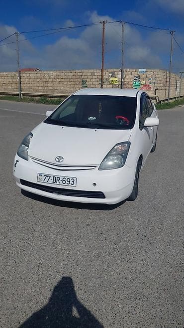 prius kreditlə: Toyota Prius: 1.5 l | — 4