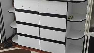 Düz TV altlığı, Polkalı, Laminat