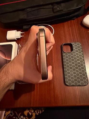 IPhone 16 Pro Max, 256 GB — 4