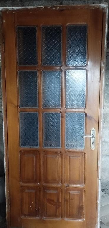 Şüşəli taxta iç qapı - Material: tam ağac (taxta) karkas, təbii ağac
