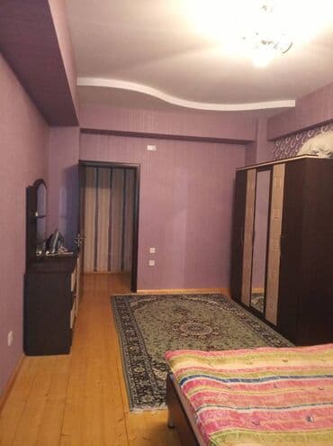 9 ci mikrorayon satilan evler: Bakı, 3 otaqlı, Köhnə tikili, m. Xalqlar Dostluğu, 50 kv. m — 2