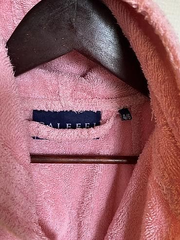 8 yas: 10 yaş uşaqçün hamam xalatı az geyinilib su çəkən matrealdı — 3