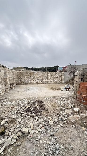 heyet evlerı: 3 otaqlı, 90 kv. m — 2