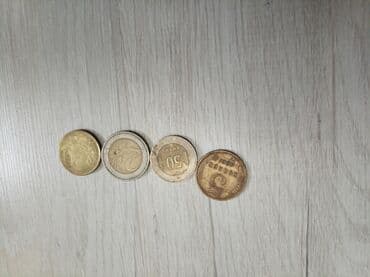 Словари: Kolleksiya üçün müxtəlif ölkələrdən köhnə sikkələr dəsti. Dəstdə — 2