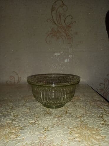 hesam qablari: Rusiyanın 1980-cı illər Urşel zavodunun istehsalı olan vazalar. 4 — 8